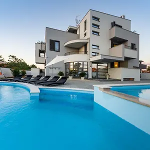 https://apartments-menalo.hotelinzadar.com